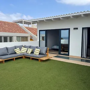 New Rooftop Gem With Stunning Oceanview Maison d'hôtes